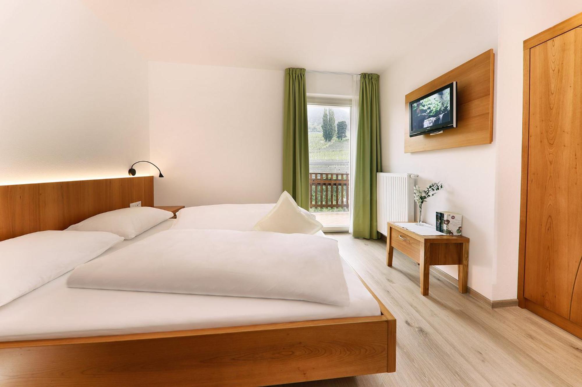 Feldhof Schenna Aparthotel Bagian luar foto