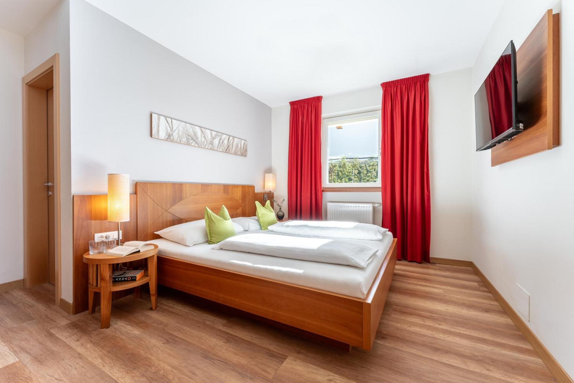Feldhof Schenna Aparthotel Bagian luar foto