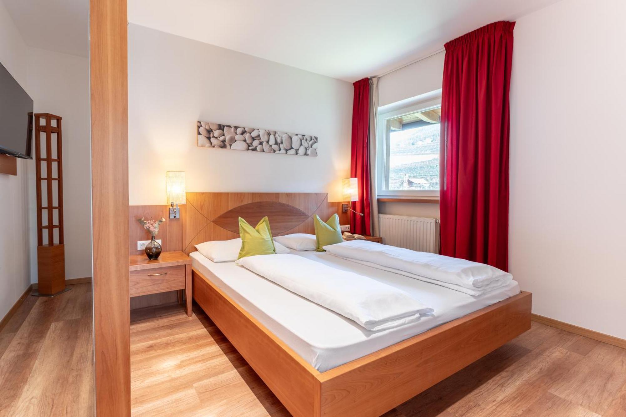 Feldhof Schenna Aparthotel Bagian luar foto